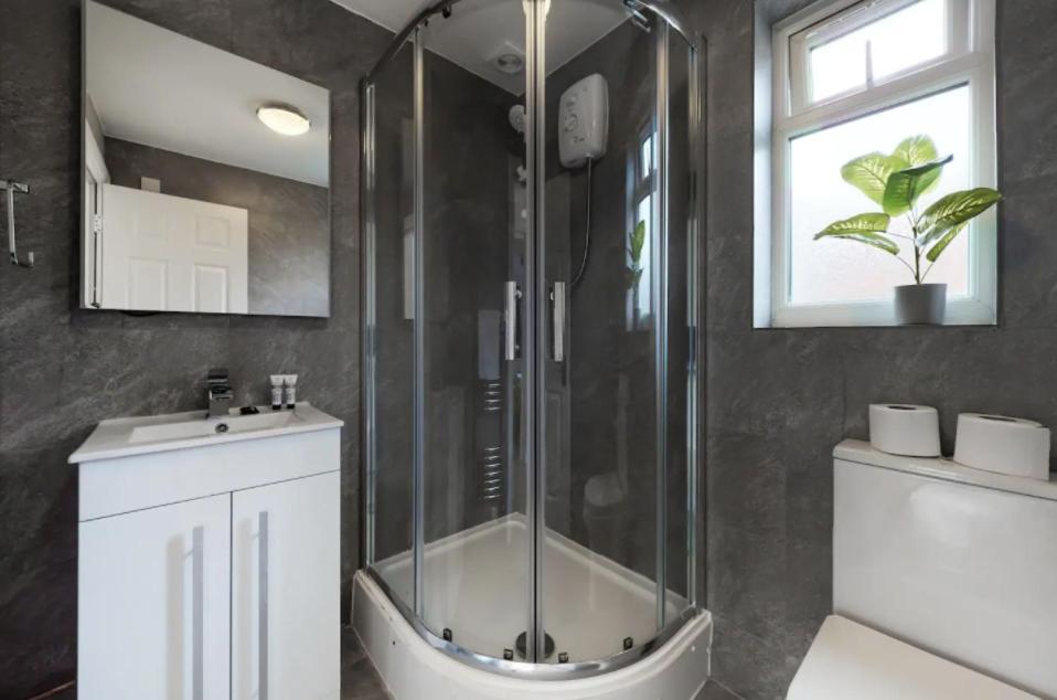 לונדון Modern Split Level 1 Bedroom Flat In Aldgate מראה חיצוני תמונה