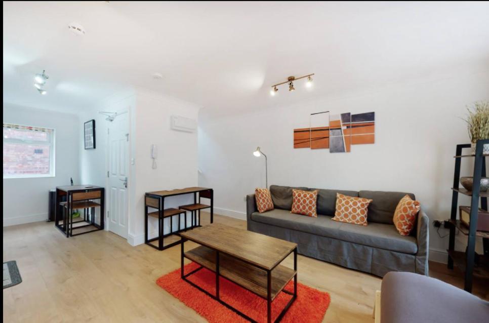 לונדון Modern Split Level 1 Bedroom Flat In Aldgate מראה חיצוני תמונה