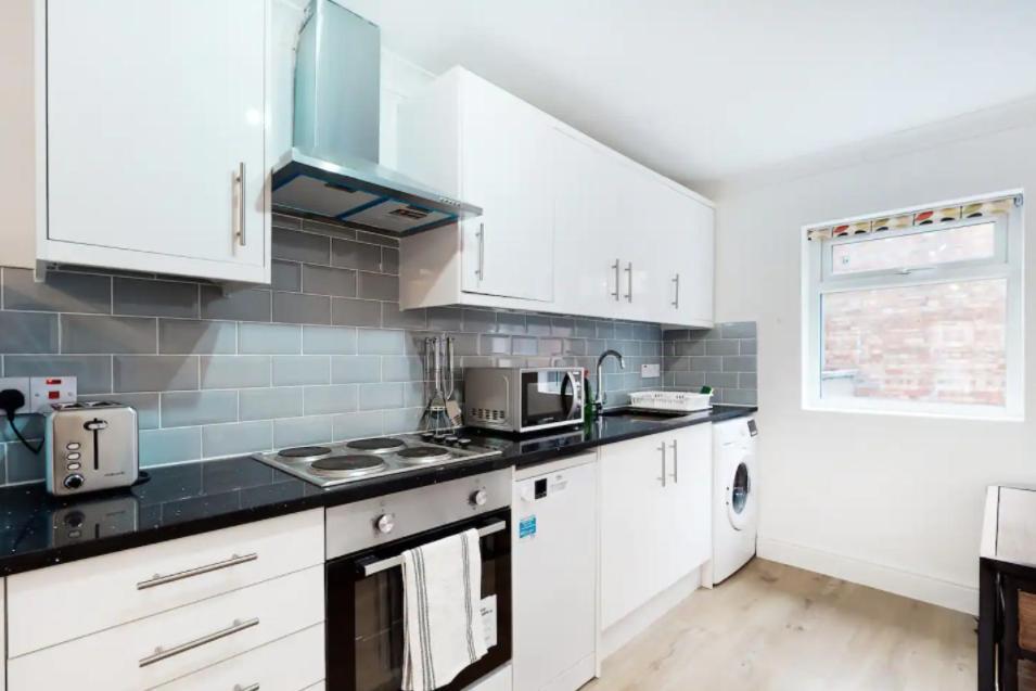 לונדון Modern Split Level 1 Bedroom Flat In Aldgate מראה חיצוני תמונה